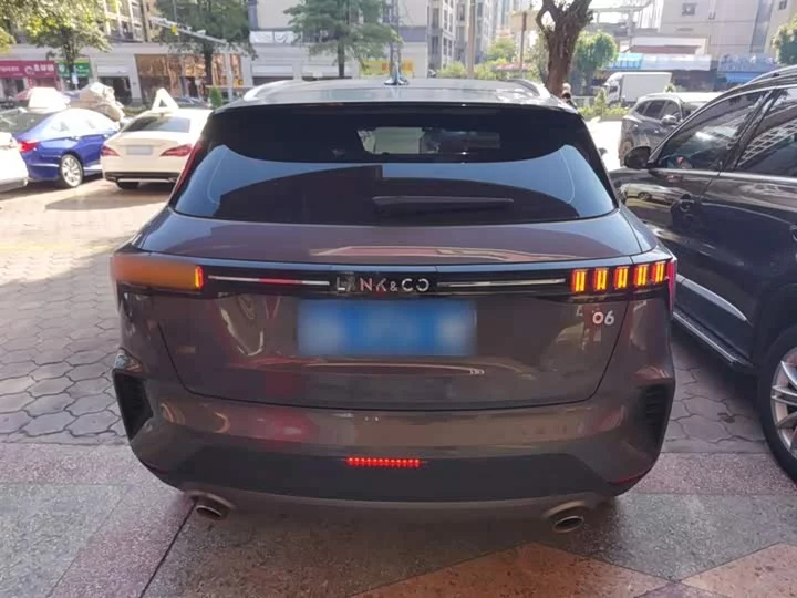 Lynk & Co 06