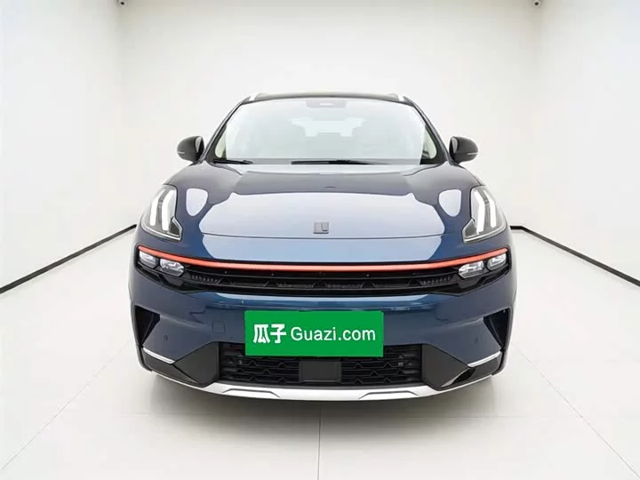 Lynk & Co 06