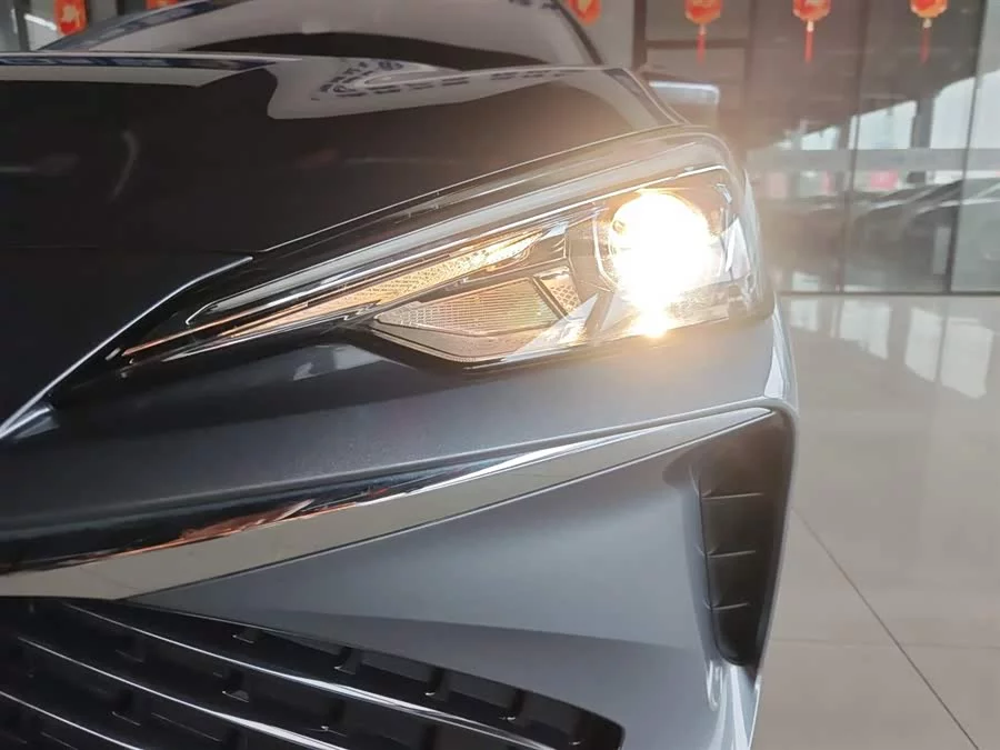 Roewe i5