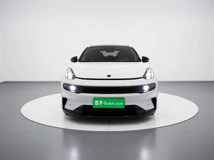 Lynk & Co 06