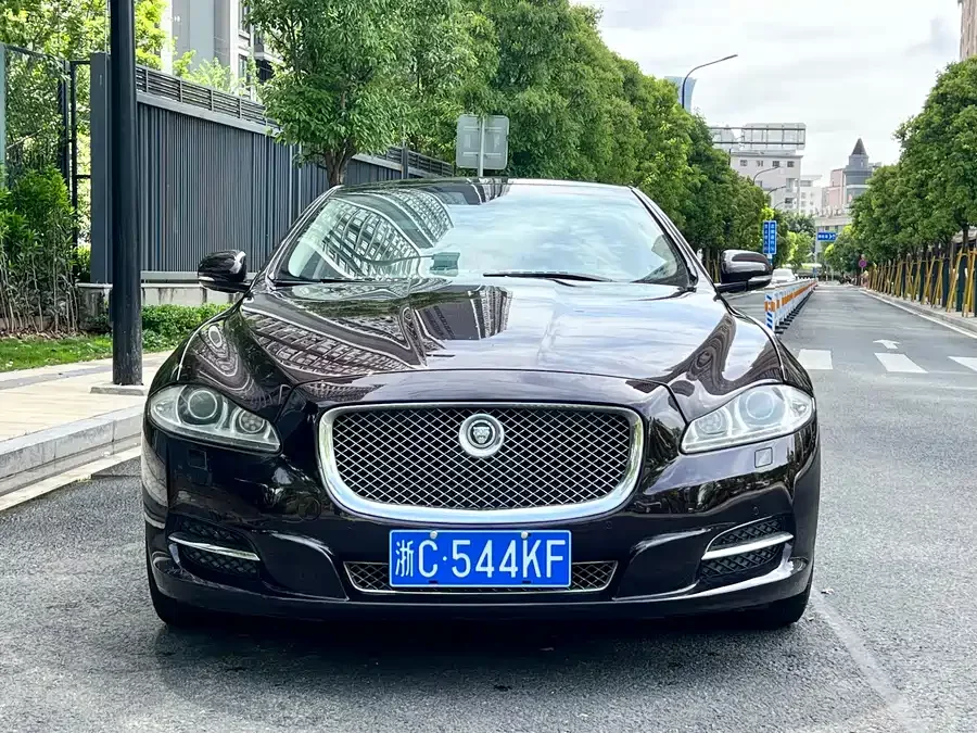Jaguar XJ