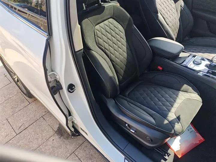Hongqi HS5