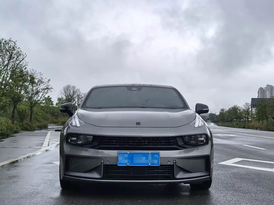 Lynk & Co 03