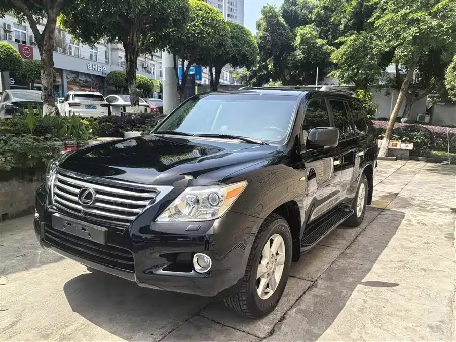 Lexus LX
