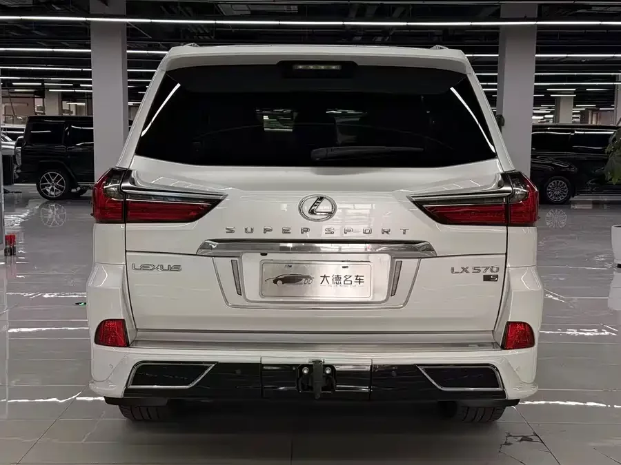 Lexus LX