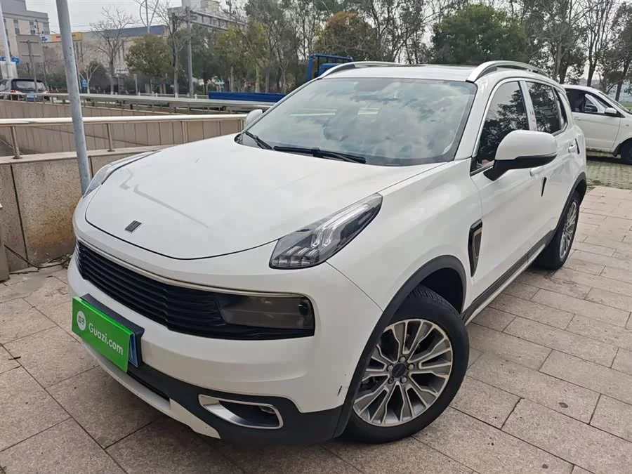 Lynk & Co 01