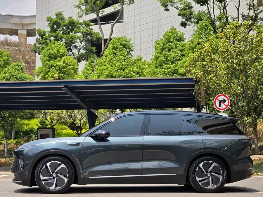 NIO ES8