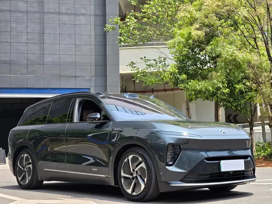 NIO ES8