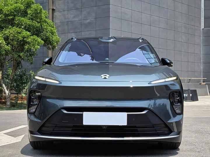 NIO ES8