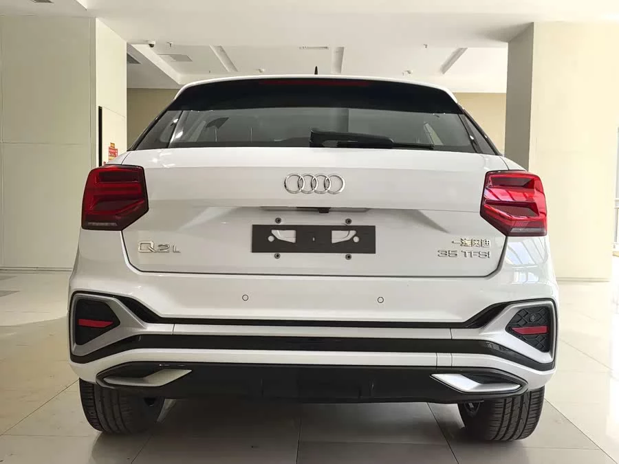 Audi Q2L