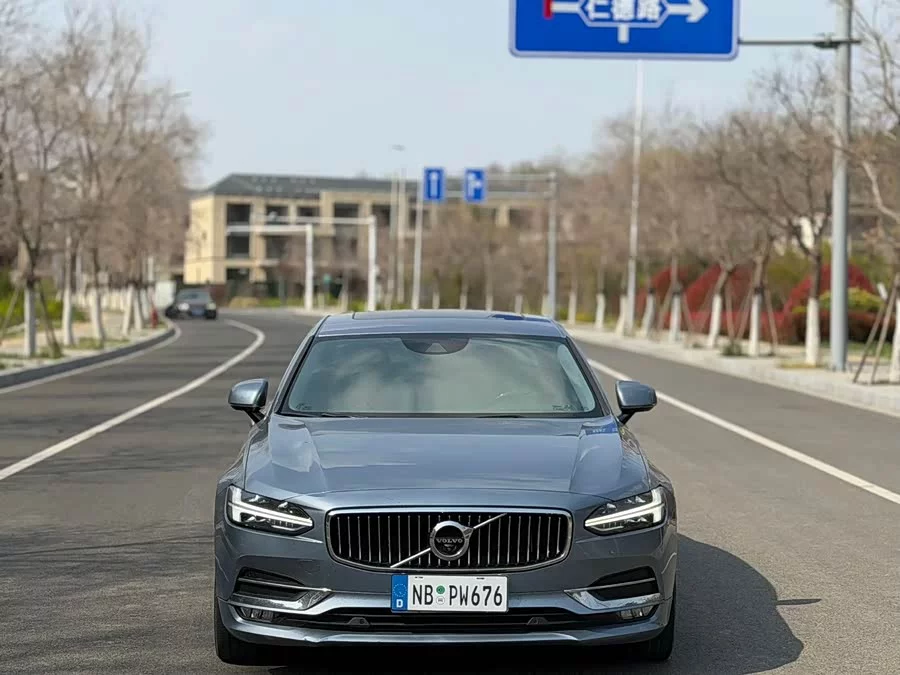 Volvo S90