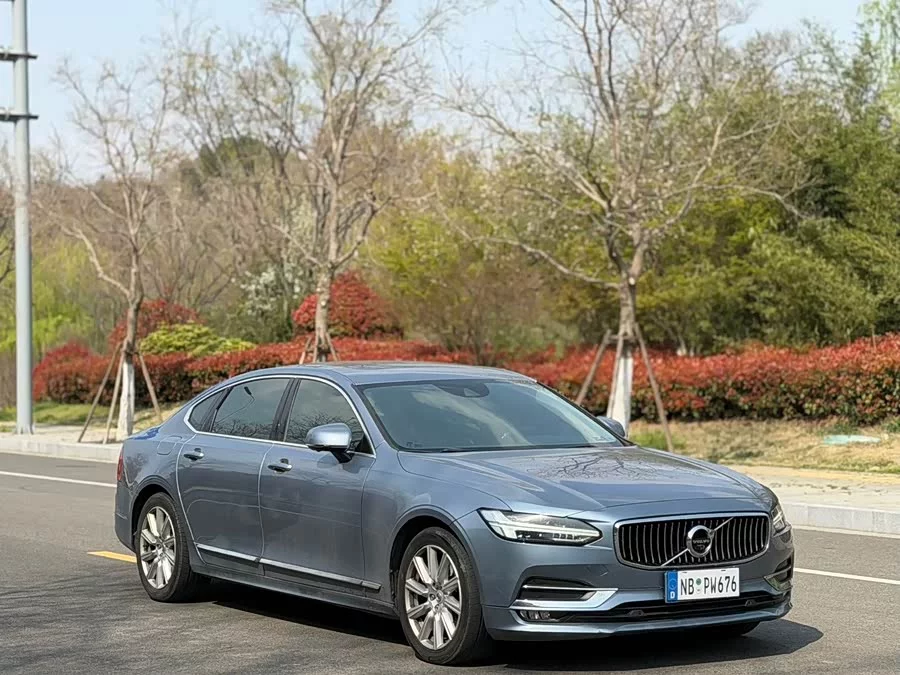 Volvo S90