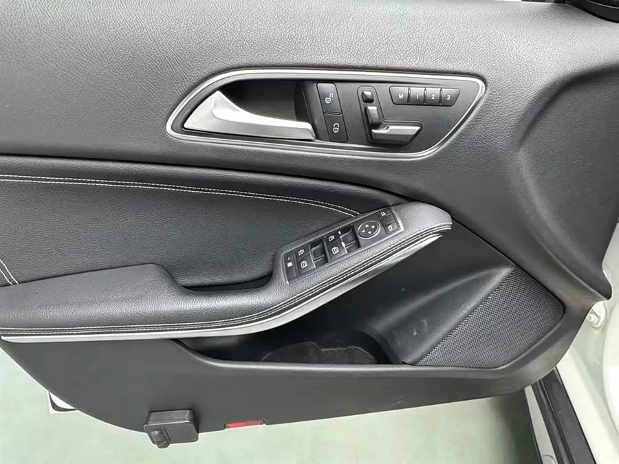 Mercedes Benz GLA