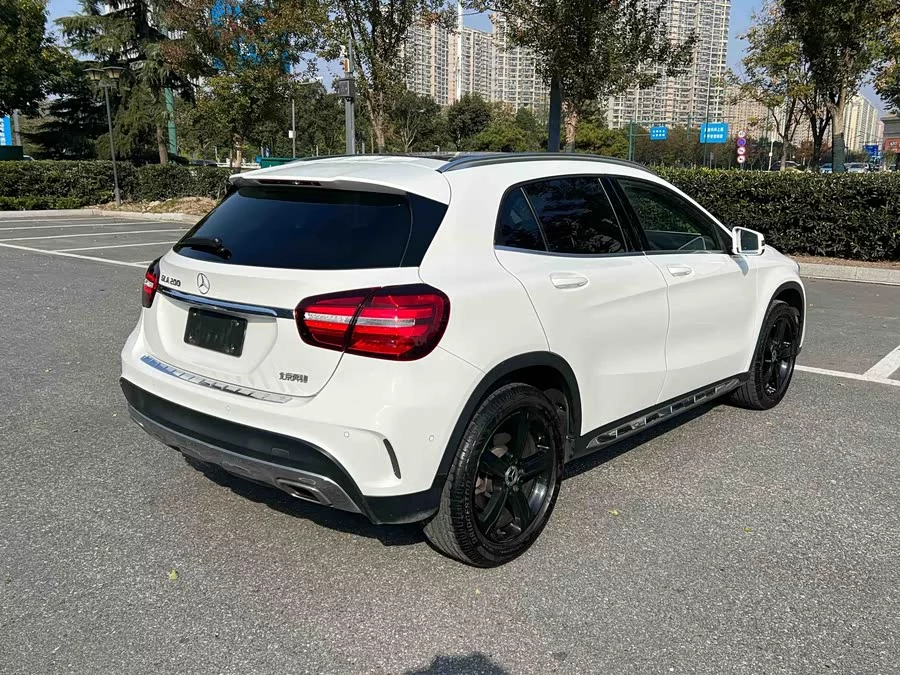Mercedes Benz GLA