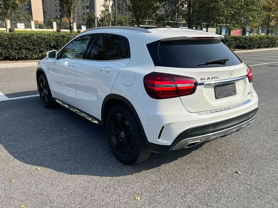 Mercedes Benz GLA