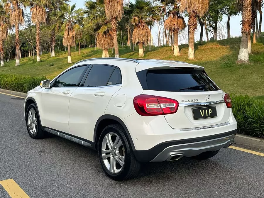 Mercedes Benz GLA