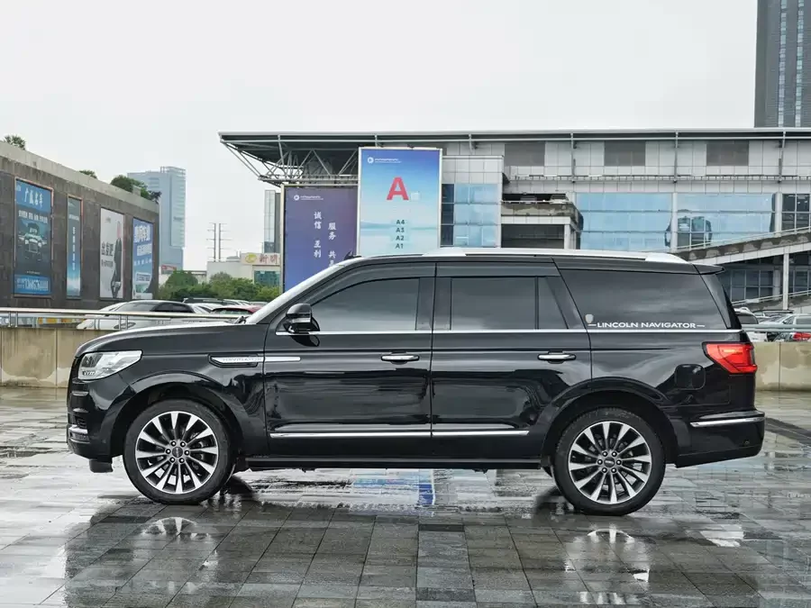Lincoln Navigator