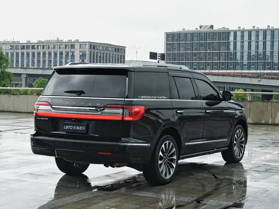Lincoln Navigator