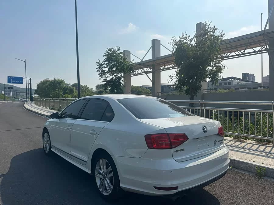 Volkswagen Sagitar
