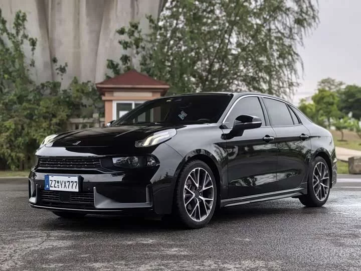 Lynk & Co 03