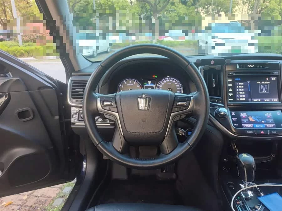 Toyota crown