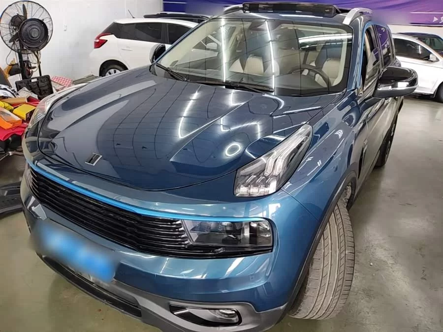 Lynk & Co 01