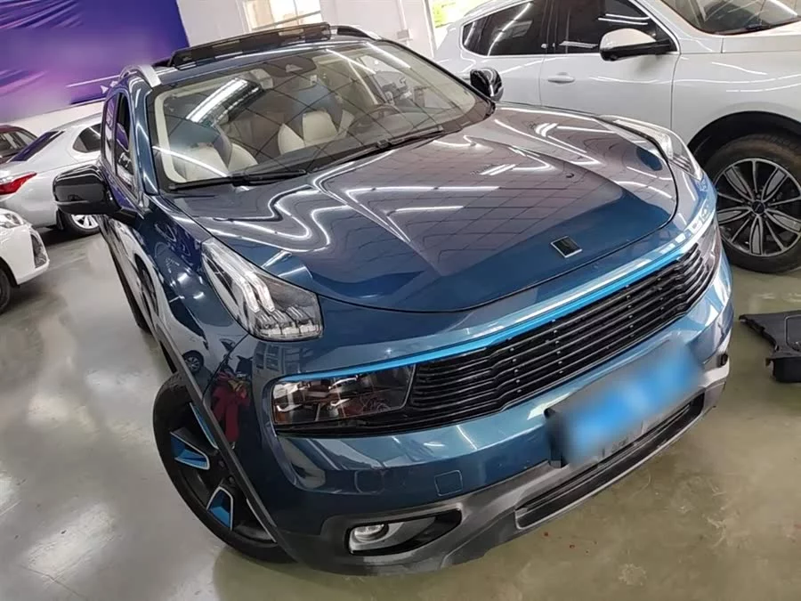 Lynk & Co 01
