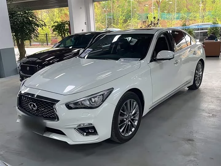 Infiniti Q50L