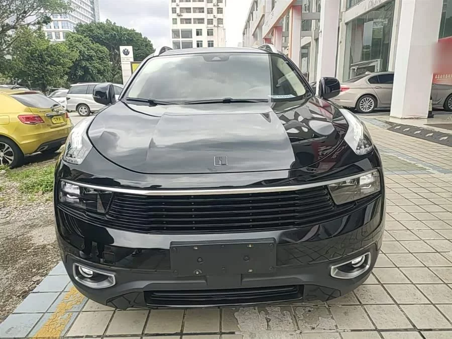 Lynk & Co 01