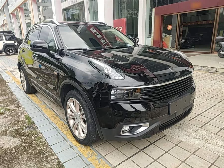 Lynk & Co 01