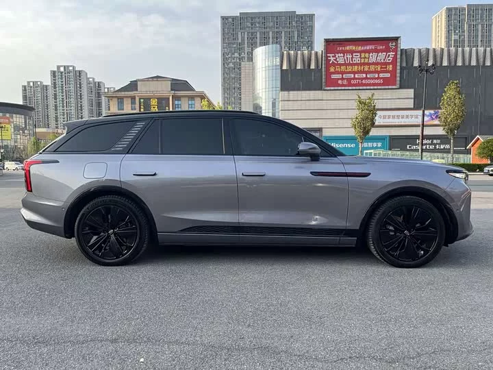 Hongqi E-HS9