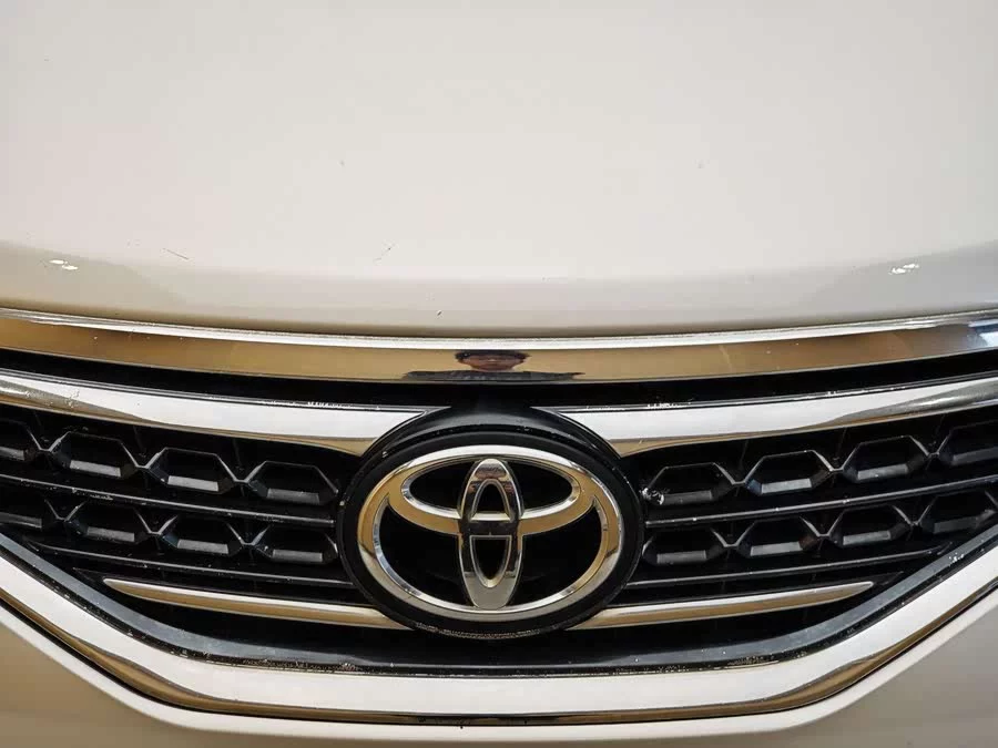 Toyota Reiz