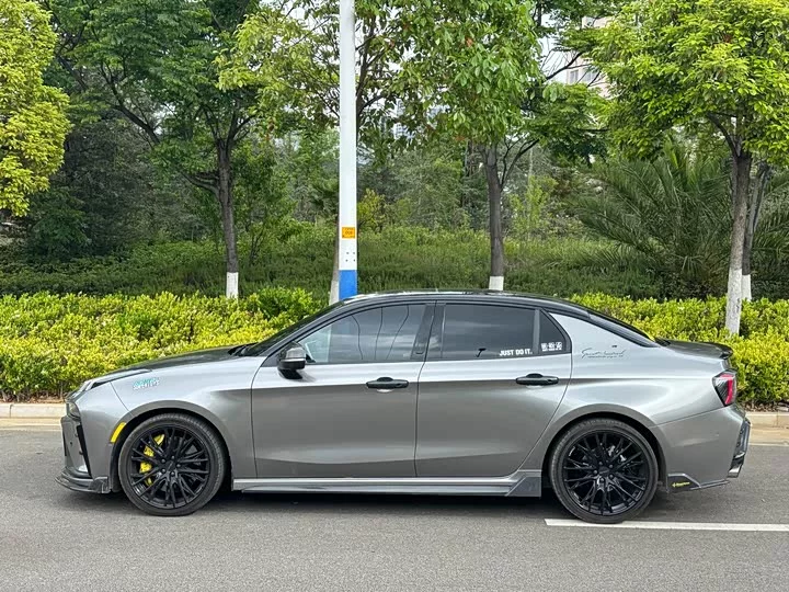 Lynk & Co 03