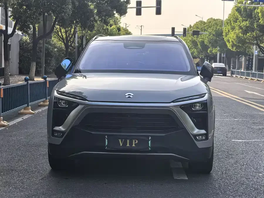 NIO ES8