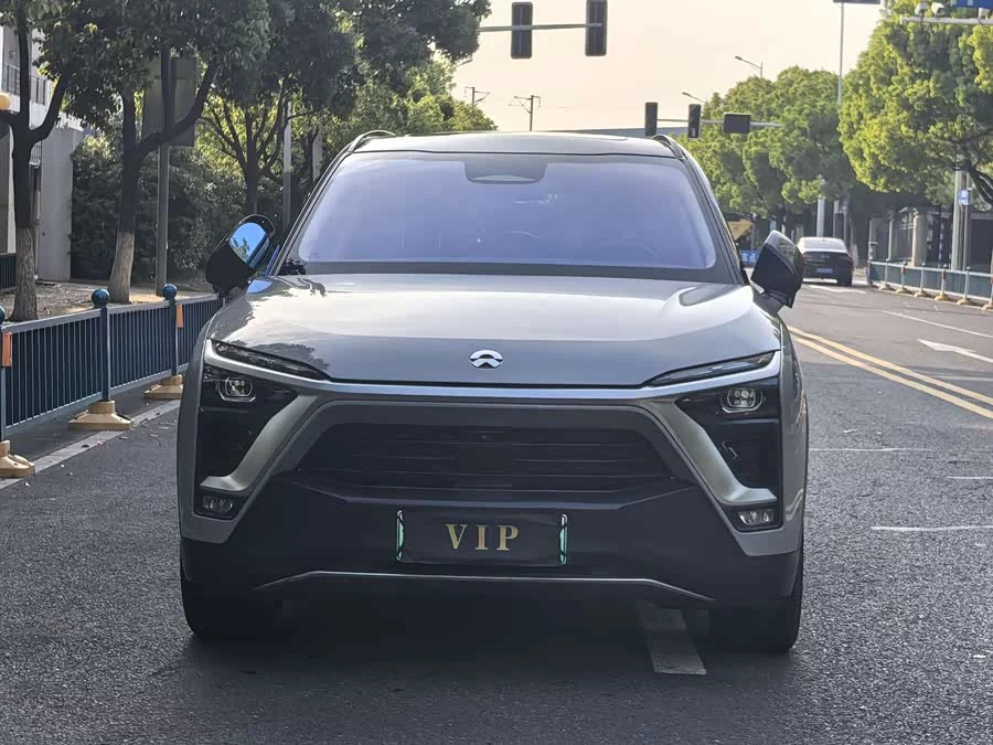 NIO ES8
