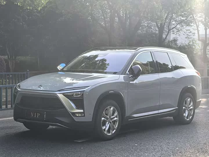 NIO ES8