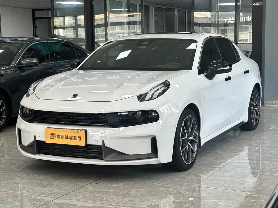 Lynk & Co 03