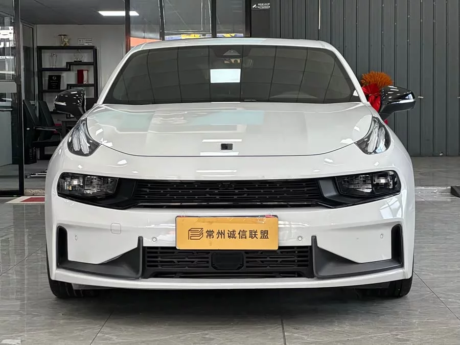Lynk & Co 03