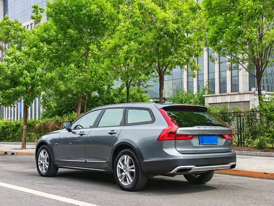 Volvo V90