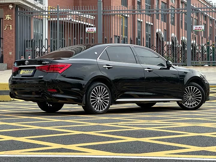 Toyota crown