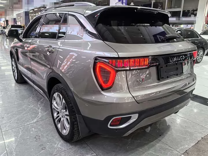 Lynk & Co 01