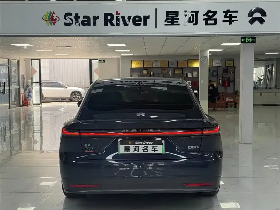 NIO ET7