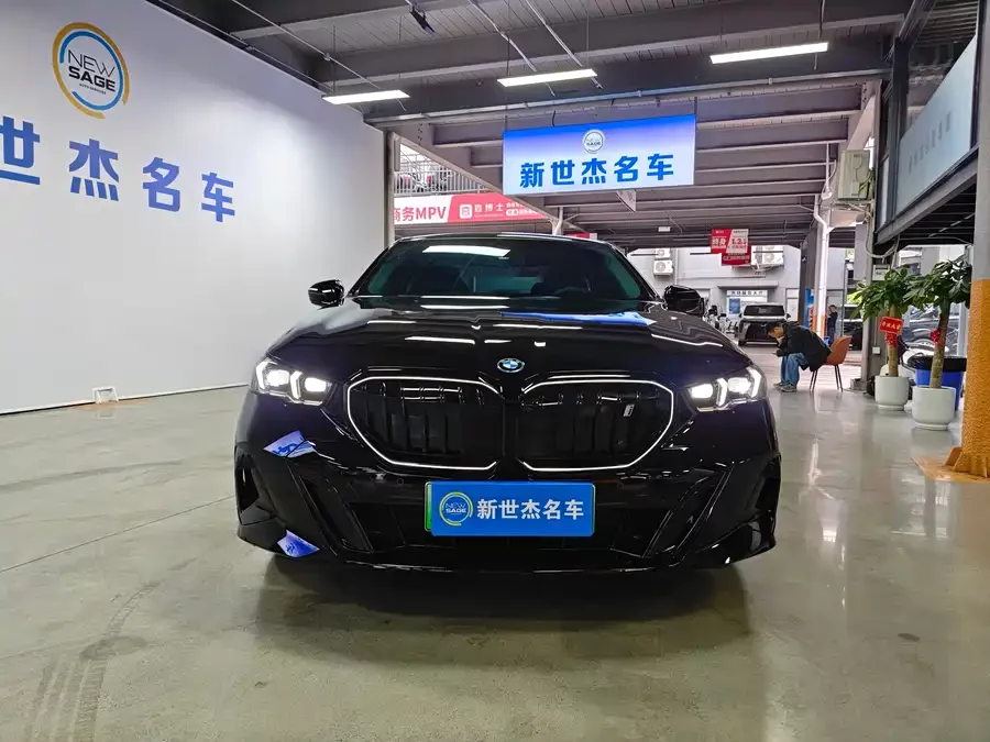 BMW i5