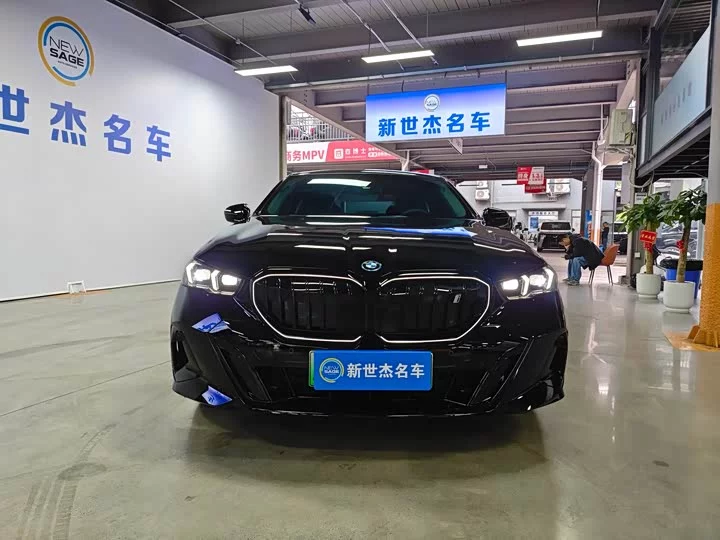 BMW i5