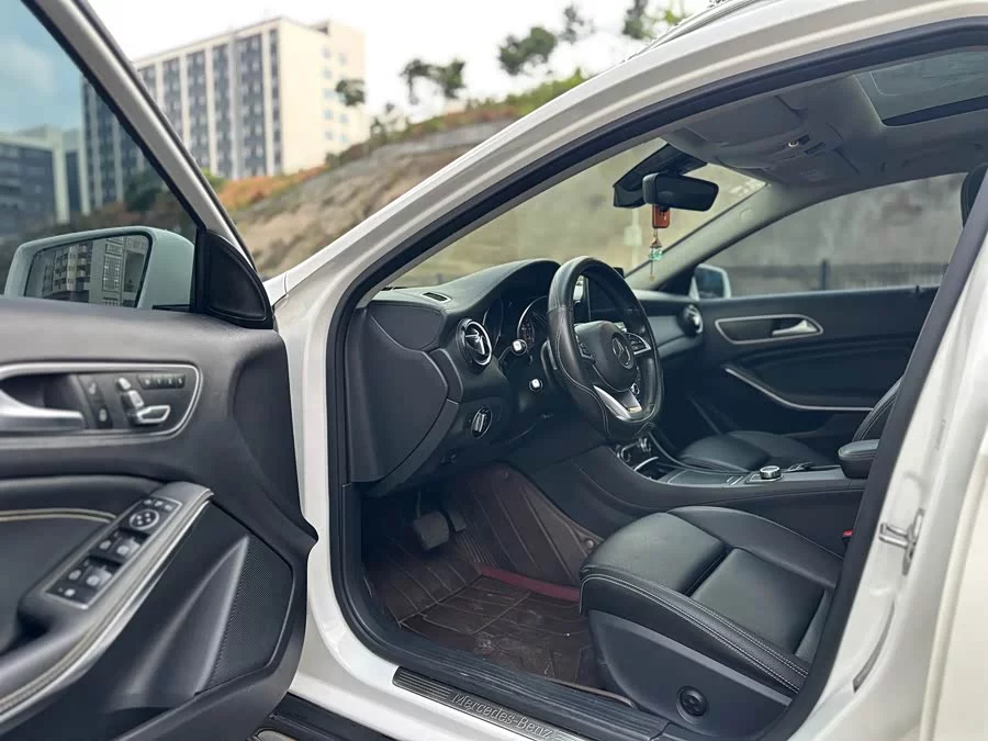 Mercedes Benz GLA
