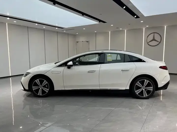 Mercedes Benz EQE