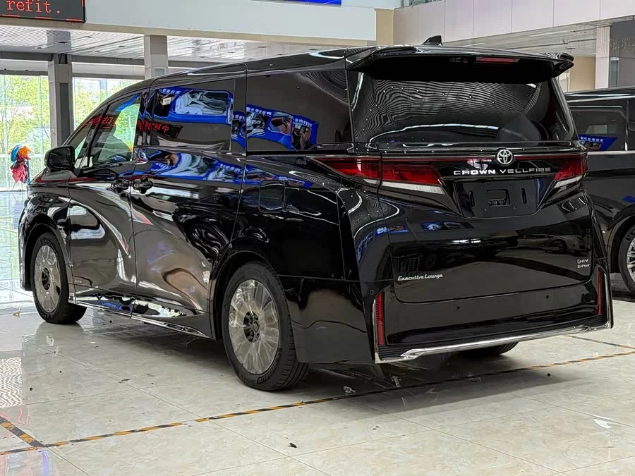 Toyota Crown Vellfire