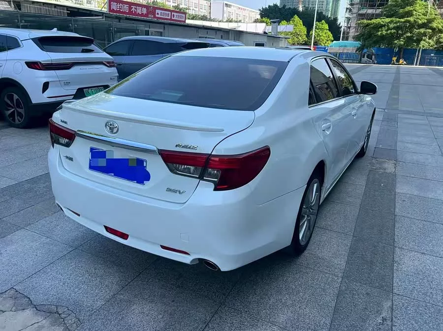 Toyota Reiz