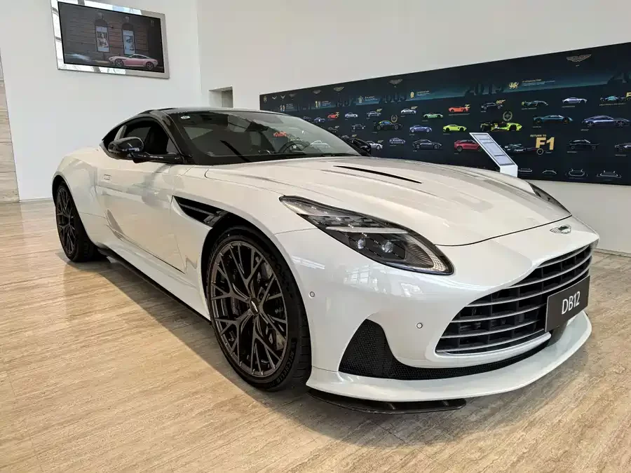 Aston Martin DB12