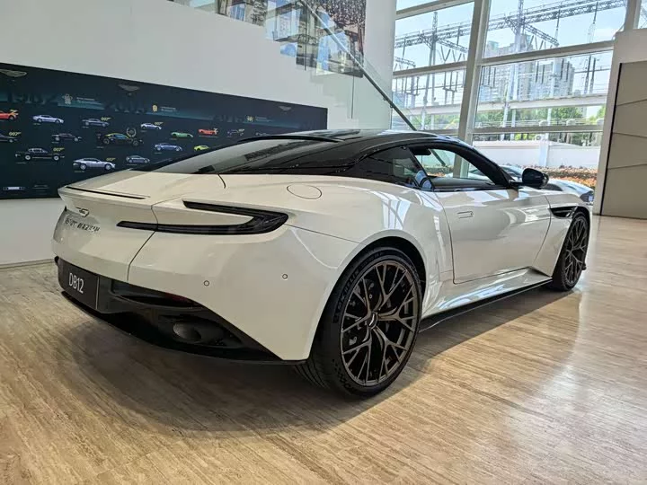 Aston Martin DB12
